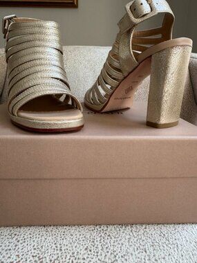 Donald Pliner Gold Metalic Size 7.5 Heel